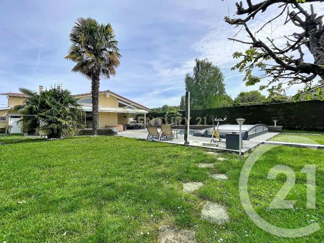 Maison 6 pièces 251 m²