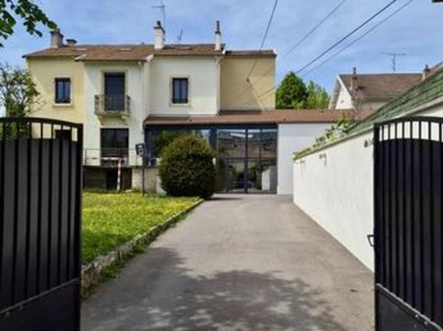 Maison 6 pièces 251 m²