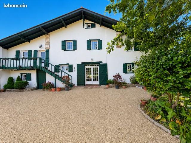 Maison 6 pièces 252 m²