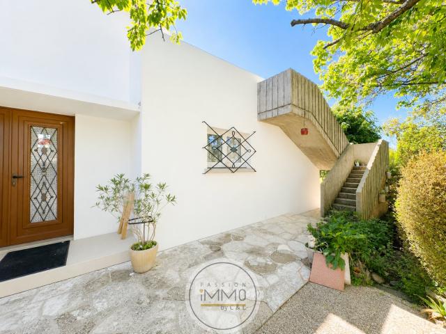 Maison 6 pièces 252 m²