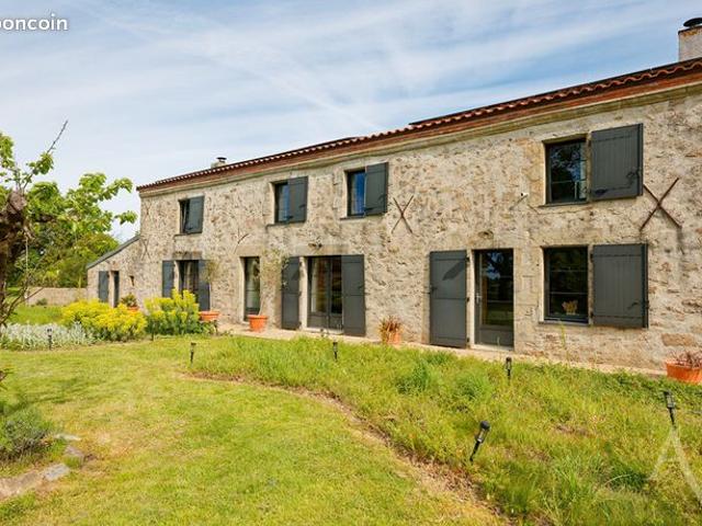 Maison 6 pièces 252 m²