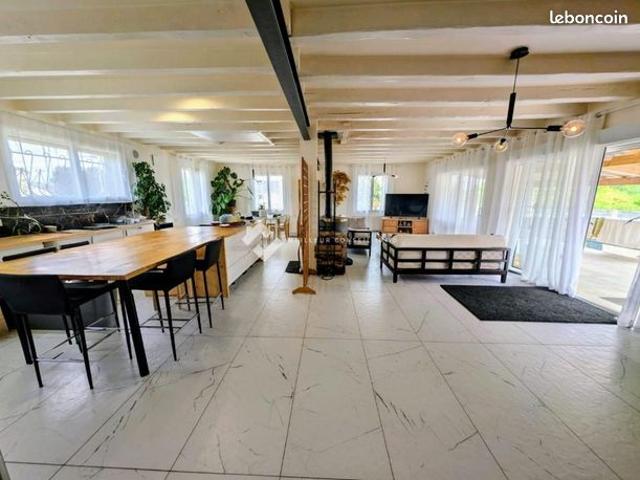 Maison 6 pièces 253 m²