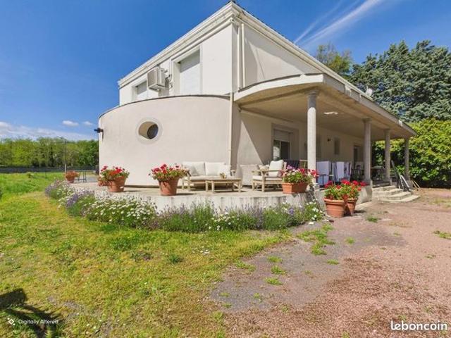 Maison 6 pièces 265 m²