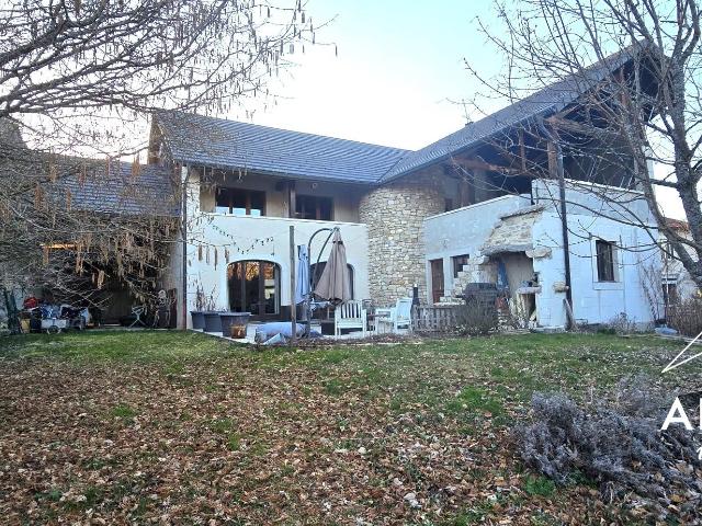 Maison 6 pièces 266 m²
