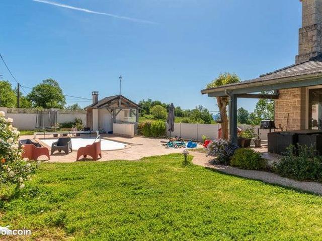 Maison 6 pièces 267 m²