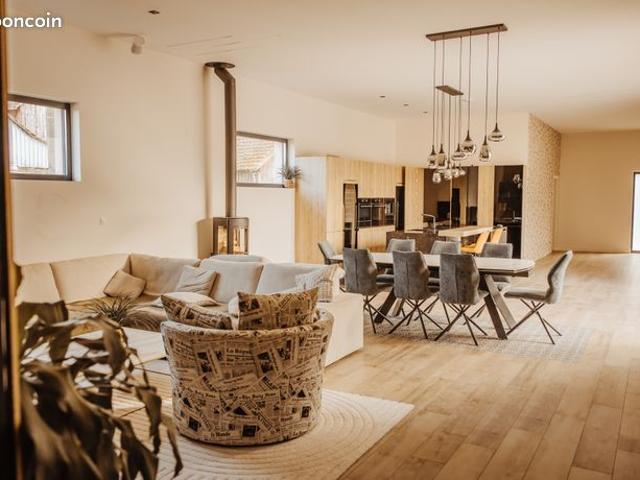 Maison 6 pièces 267 m²