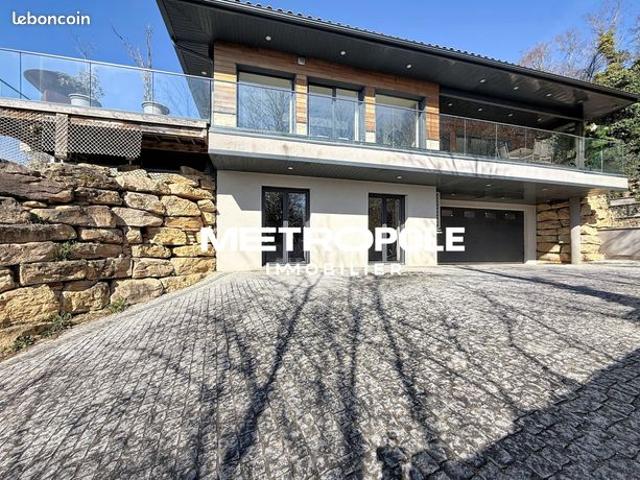 Maison 6 pièces 268 m²