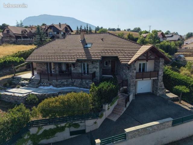 Maison 6 pièces 268 m²