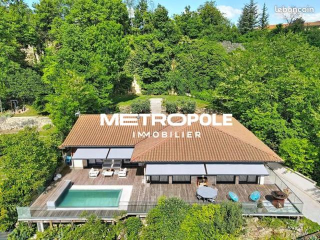 Maison 6 pièces 268 m²