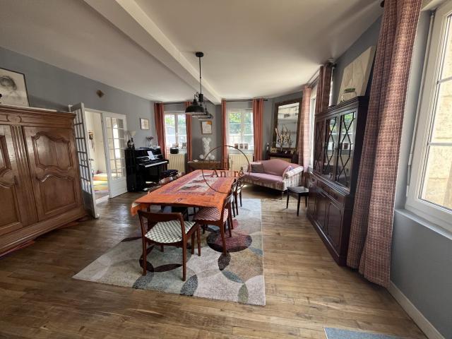 Maison 6 pièces 268 m²