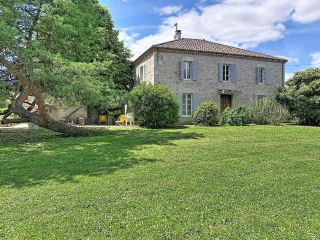 Maison 6 pièces 268 m²