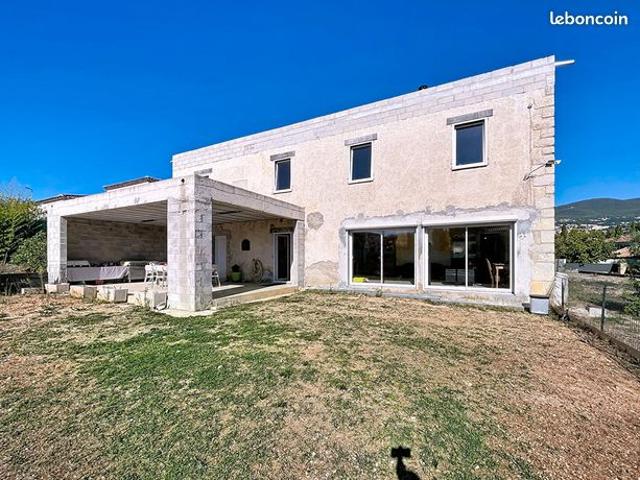 Maison 6 pièces 268 m²