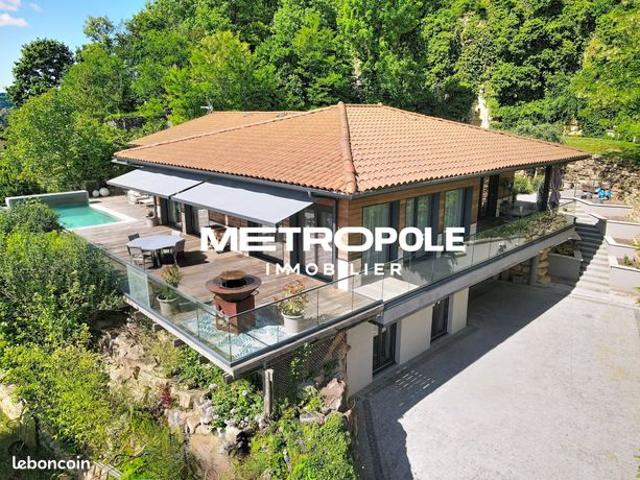 Maison 6 pièces 268 m²
