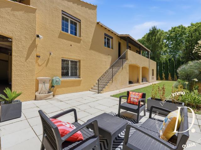 Maison 6 pièces, 268m² et 708m² de terrain 268m² Montpellier
