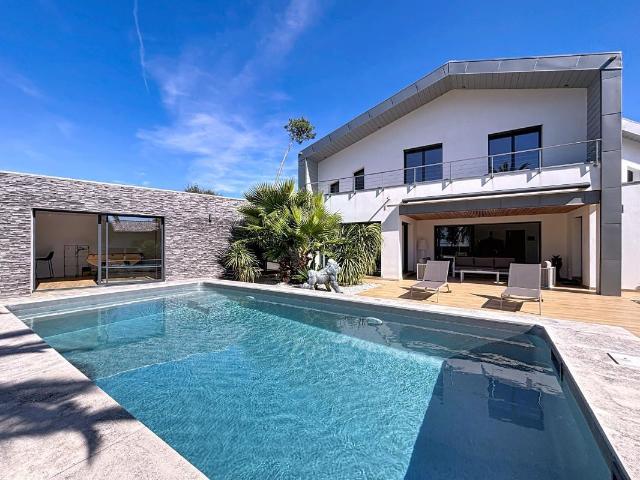 Maison 6 pièces 260 m²