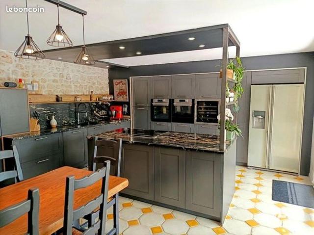 Maison 6 pièces 260 m²