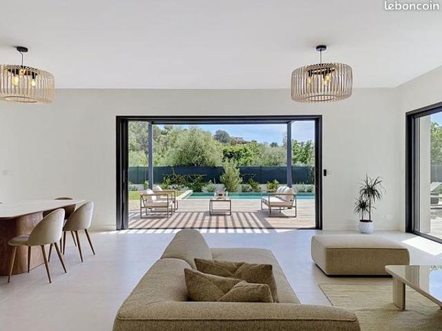 Maison 6 pièces 260 m²