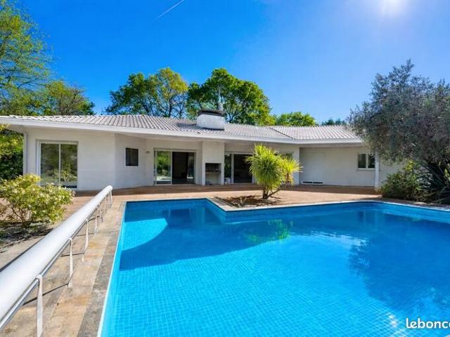 Maison 6 pièces 260 m²