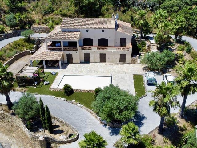 Maison 6 pièces 260 m²