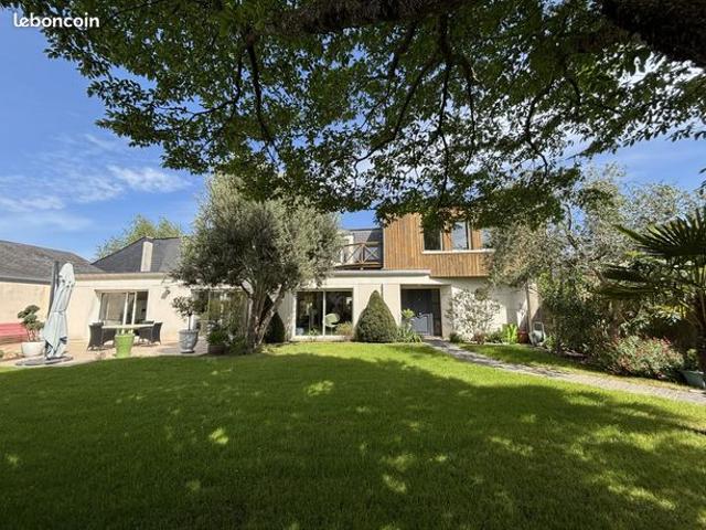 Maison 6 pièces 250 m²