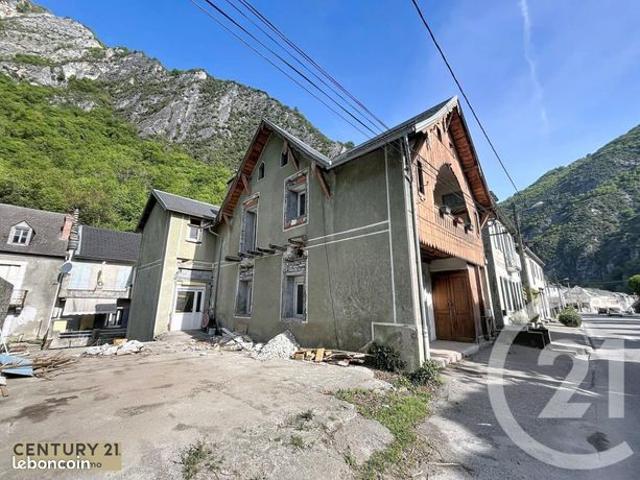 Maison 6 pièces 260 m²