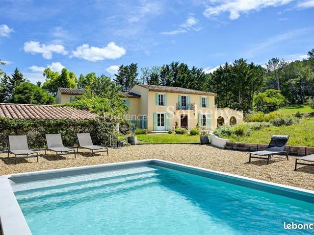 Maison 6 pièces 260 m²