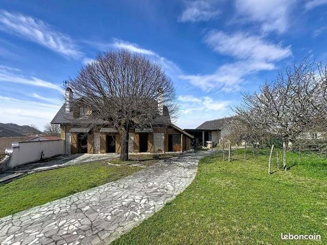 Maison 6 pièces 260 m²