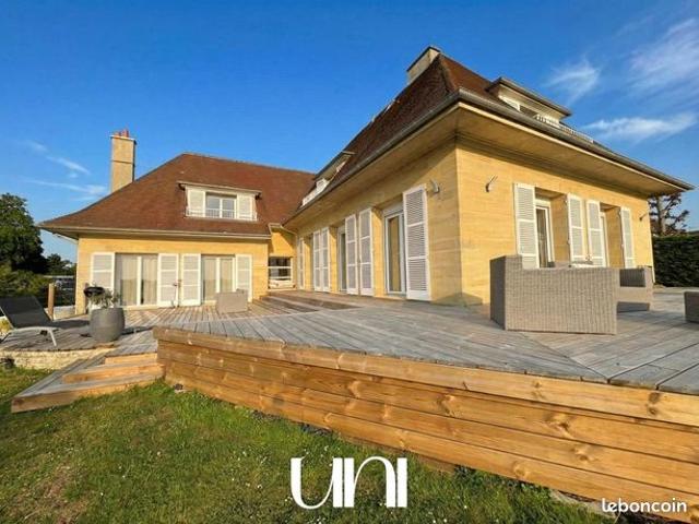 Maison 6 pièces 260 m²