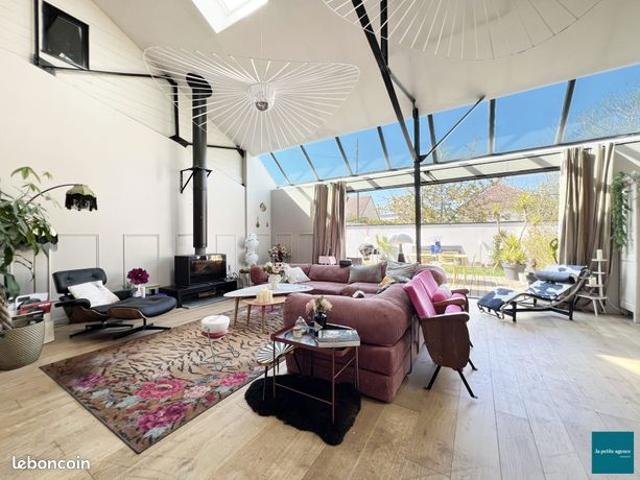 Maison 6 pièces 260 m²
