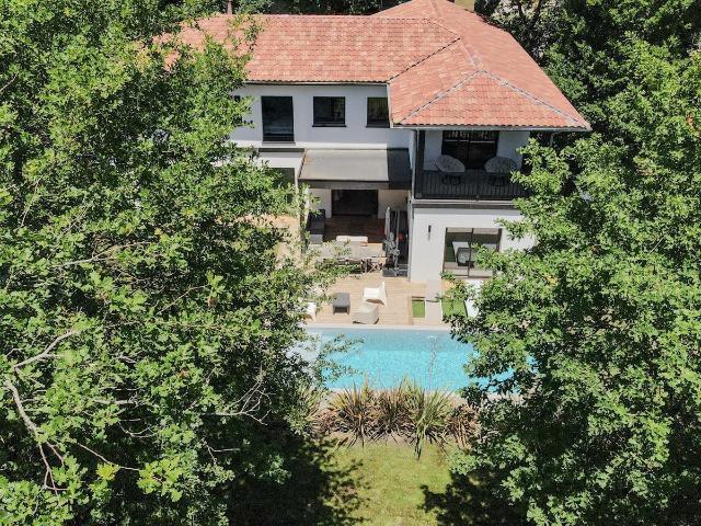Maison 6 pièces 260 m²