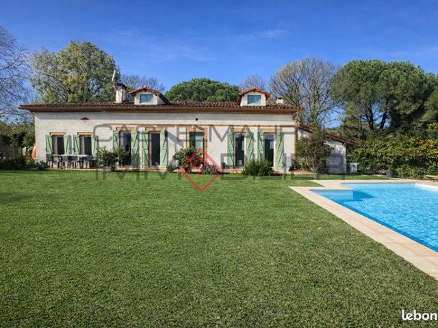 Maison 6 pièces 261 m²