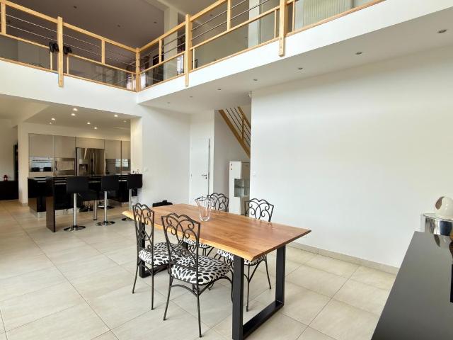 Maison 6 pièces 261 m²