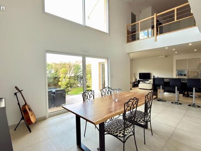 Maison 6 pièces 261 m²