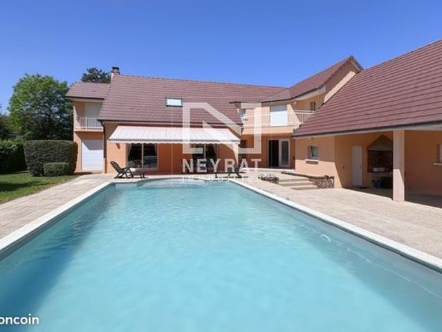 Maison 6 pièces 261 m²