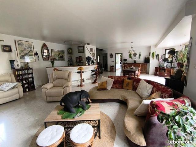 Maison 6 pièces 261 m²