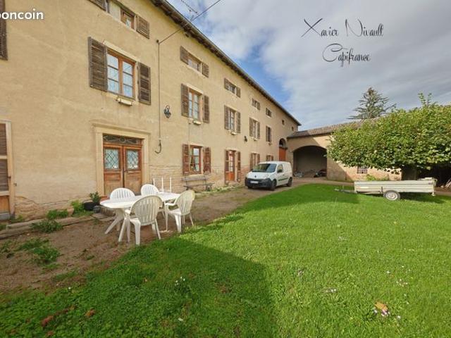 Maison 6 pièces 261 m²