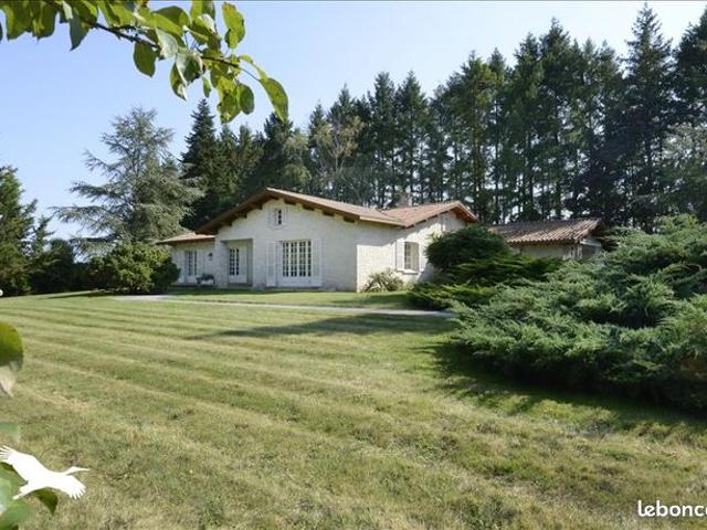 Maison 6 pièces 261 m²
