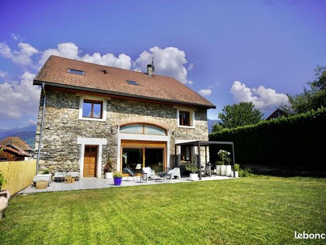 Maison 6 pièces 274 m²