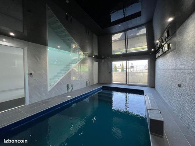 Maison 6 pièces 274 m²