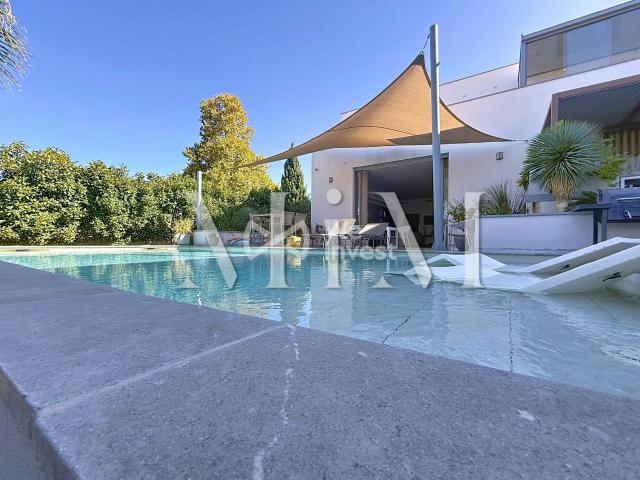 Maison 6 pièces 275 m²