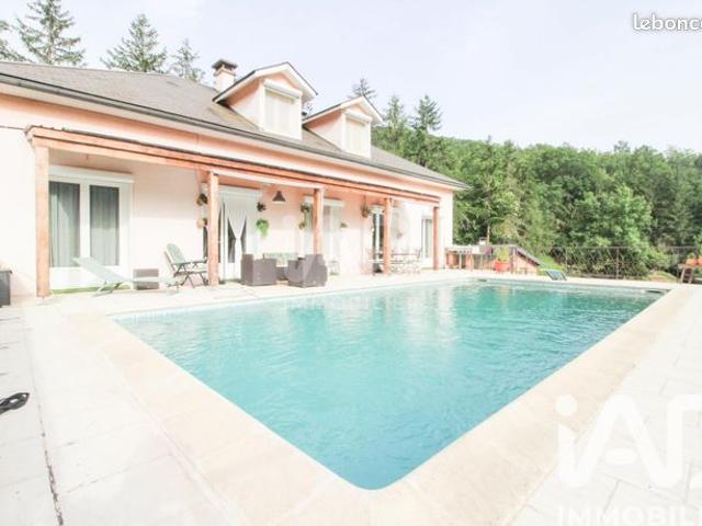 Maison 6 pièces 275 m²