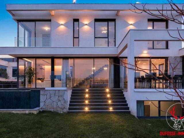 Maison 6 pièces 275 m²