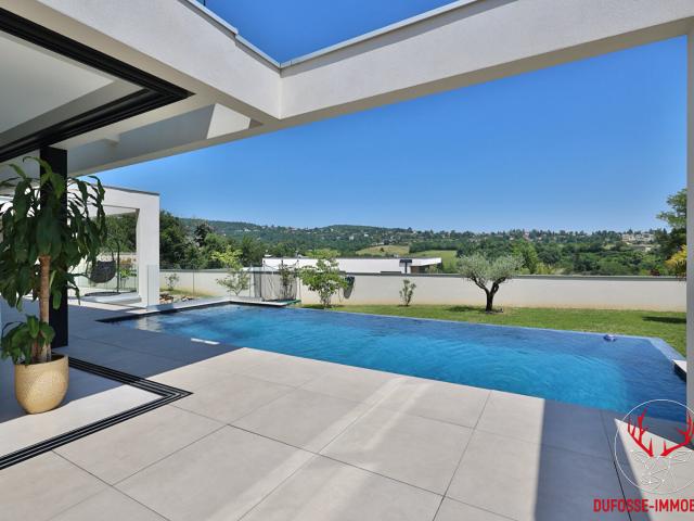 Maison 6 pièces 275 m²