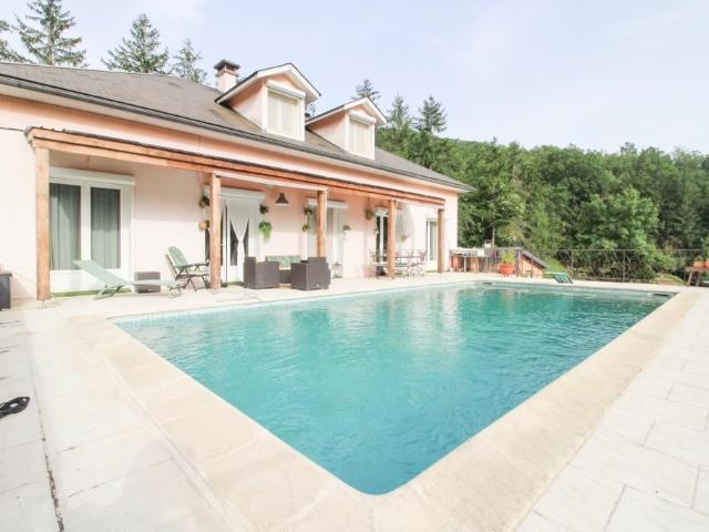 Maison 6 pièces 276 m²