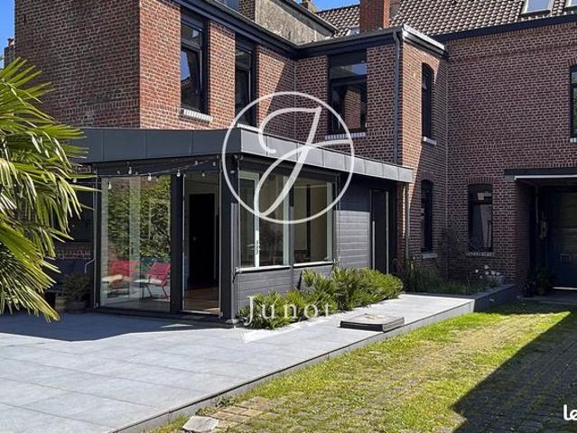 Maison 6 pièces 276 m²