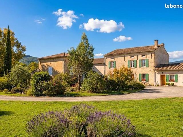 Maison 6 pièces 276 m²