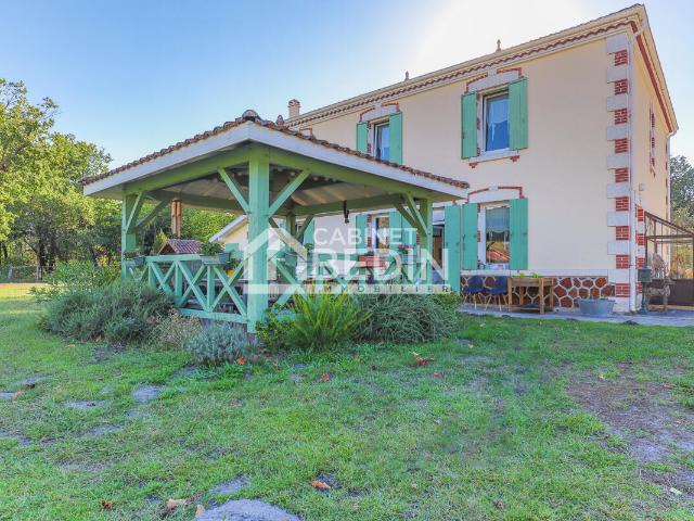 Maison 6 pièces 276 m²