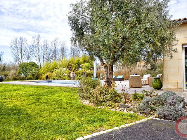 Maison 6 pièces 277 m²