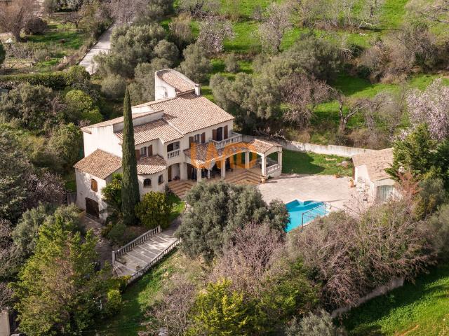 Maison 6 pièces 270 m²