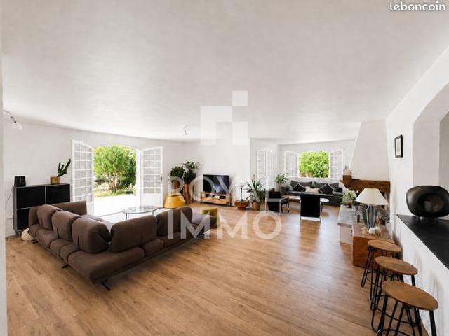 Maison 6 pièces 270 m²